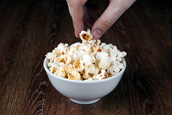 포토 JPG 해외이미지 접시 손 음식 조각 디저트 패스트푸드 건강 옥수수 요리 사람 사람없음 목재 쿠키 과자 사발 황금 맛 아침식사 정크푸드 굽기 팝콘 소금 흙더미 점심식사 많음 해외202004 해외포토 나무 식기 컨셉 재료 곡류 신체부위 식사 흙 사기그릇 인스턴트 구이 파일형식 더미 이미지허브