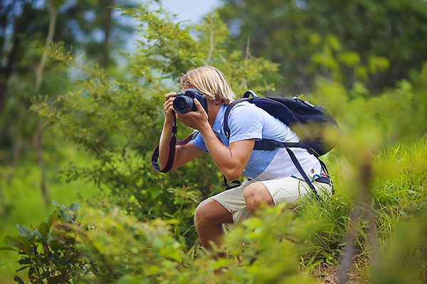 포토 JPG 해외이미지 직업 응시 공원 남자 포즈 자연 한명 취미 야외 빛 카메라 디지털 장비 모임 사진사 필름 영화 속도 그림 예술가 열정 셔터 해외202004 해외포토 1 시선 공공시설 감정 문화예술 사람 전자제품 작가 생태계 파일형식 이미지허브