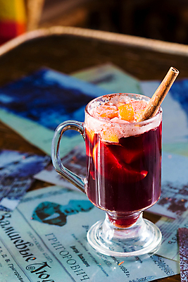 포토 JPG 해외이미지 크리스마스 과일 잔 실내 사람없음 칵테일 달콤 시나몬스틱 뱅쇼 해외202004 팔각회향 해외포토 식기 기념일 주류 내부 와인 맛 향신료 시나몬 파일형식 이미지허브