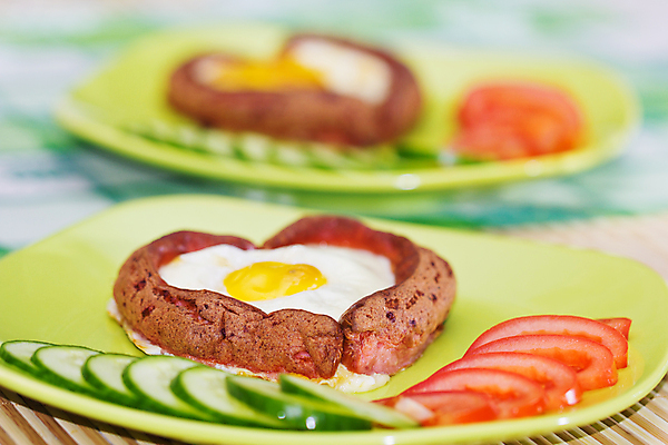 포토 JPG 해외이미지 모양 접시 토마토 와인잔 오이 발렌타인데이 사람없음 빨간색 와인 계란 하트 소시지 성자 맛 메뉴 프랑크푸르트 해외202004 해외포토 식기 종교 컬러 컨셉 채소 술잔 데이이벤트 주류 독일 알 도시 가공식품 파일형식 이미지허브