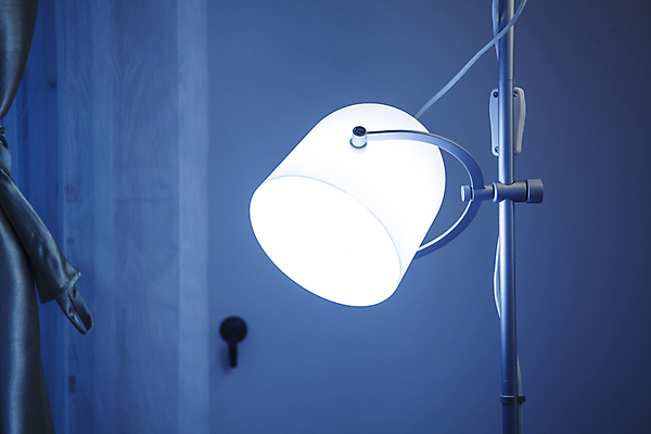 포토 JPG 해외이미지 디자인 벽 가구 백그라운드 컨셉 의자 전구 탁자 바닥 주택 사람없음 내부 장식 책 빛 사무실 독서 금속 검은색 방 흰색 램프 고급 야간 읽기 책상 오브젝트 스포트라이트 리빙 스타일 해외202004 해외포토 자연요소 컬러 생활용품 비즈니스 모션 재질 조명 건물 파일형식 이미지허브