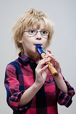 포토 JPG 해외이미지 백인 1 어린이 음악 백그라운드 놀이 미술 한명 사람 소년 청춘 음악가 기구 잡기 작음 고립 뮤지컬 해외202004 해외포토 서양인 직업 남자 컨셉 모션 문화예술 크기 파일형식 이미지허브