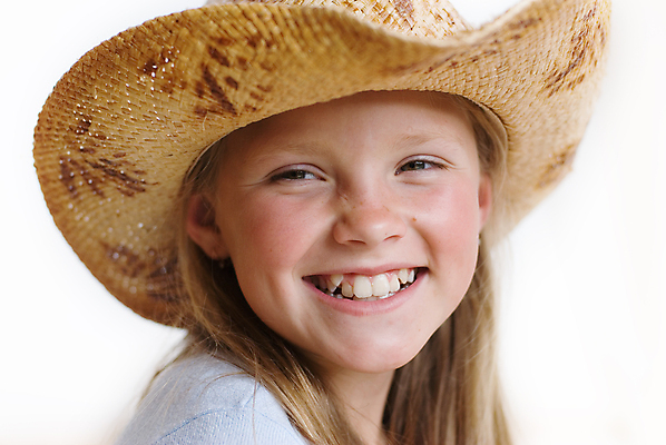 포토 JPG 해외이미지 행복 어린이 스포츠 휴식 한명 마을 해외202004 해외포토 1 감정 컨셉 사람 파일형식 이미지허브