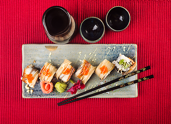 포토 JPG 해외이미지 전통 접시 아시아 음식 백그라운드 밥 오이 새우 어류 요리 동양인 사람없음 일본 검은색 식사 저녁식사 초밥 회 신선 해조류 맛 고추냉이 참치 장어 해산물 날것 롤 연어 생강 점심식사 해외202004 해외포토 식기 나라 컬러 컨셉 채소 갑각류 인종 수중동물 양념 해양식물 일본음식 파일형식 이미지허브