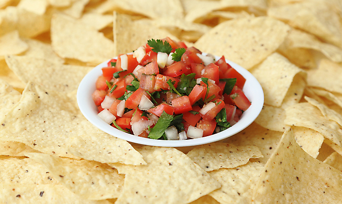 포토 JPG 해외이미지 음식 토마토 채소 양파 멕시코 건강 옥수수 사람없음 가로 빨간색 초록색 노란색 신선 조미료 사발 닫기 맛 애피타이저 허브 향신료 준비 유기농 매움 날것 살사댄스 생식 채식주의자 핸드메이드 홈메이드 개조 비건 해외202004 해외포토 식물 웰빙 컬러 컨셉 북아메리카 모션 곡류 춤 사기그릇 채식 만들기 향미료 파일형식 이미지허브