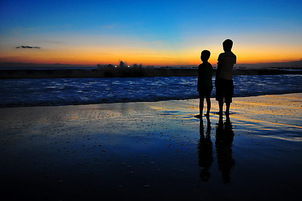 포토 JPG 해외이미지 커플 여자 남자 행복 어린이 바다 여행 가족 자연 놀이 하늘 엄마 휴가 함께함 발렌타인데이 사랑 사람 성인 사람없음 야외 물 여름 친구 햇빛 일몰 산책 기쁨 황금 저녁 해외202004 해외포토 자연요소 계절 감정 컨셉 관계 데이이벤트 휴식 태양 노을 야간 생태계 파일형식 이미지허브