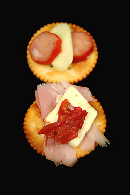 포토 JPG 해외이미지 음식 다이어트 채소 고추 피망 치즈 건강 요리 사람없음 크래커 신선 고명 소시지 맛 애피타이저 햄 건강식 내추럴 프랑크푸르트 해외202004 해외포토 컨셉 유제품 독일 육류 쿠키 도시 가공식품 파일형식 이미지허브