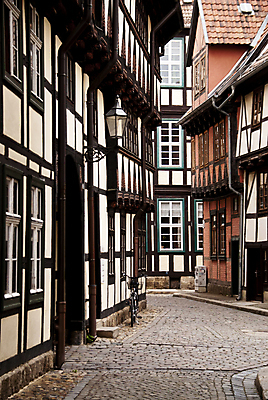 포토 JPG 해외이미지 벽 조각 건축양식 창문 지붕 거리 주택 사람없음 건물 목재 교회 문 탑 세계문화유산 시골 도시 중세 역사 시장 수리 묘사 그림 아치 정사각형 뼈대 기념물 시청 구시가지 르네상스 옛날 해외202004 해외포토 도형 나무 건축물 건축 재료 종교건축 문화재 관공서 파일형식 이미지허브