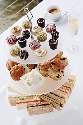 포토 JPG 해외이미지 접시 커피 음식 샌드위치 사람없음 파티 케이크 식사 저녁식사 선택 차 달콤 먹기 카나페 마카롱 점심식사 뷔페 입가심 해외202004 해외포토 식기 음료 컨셉 모션 디저트 서양음식 이벤트 맛 파일형식 이미지허브