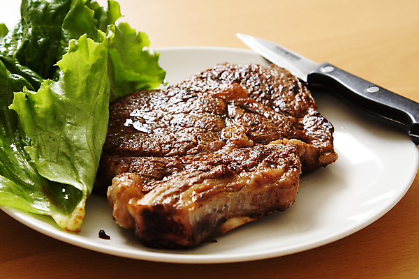 포토 JPG 해외이미지 접시 잡화 음식 농업 다이어트 채소 재료 건강 육류 스테이크 요리 사람없음 빨간색 쇼핑 식당 저녁식사 기댐 소고기 소 시장 그릴 상추 먹기 단백질 정육점 해외202004 해외포토 식기 산업 컬러 식재료 포유류 모션 주방용품 서양음식 상점 식사 영양소 파일형식 이미지허브