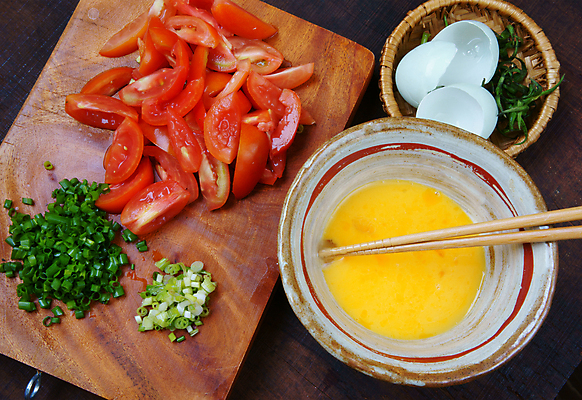 포토 JPG 해외이미지 접시 아시아 음식 다이어트 토마토 채소 건강 요리 동양인 사람없음 가로 빨간색 초록색 컬러풀 계란 식사 저녁식사 신선 뜨거움 맛 강의 먹기 베트남 후추 파 반대 성분 암 건강식 점심식사 방법 인기 채식주의자 해외202004 해외포토 식기 나라 컬러 컨셉 모션 인종 알 동남아시아 질병 향신료 채식 파일형식 이미지허브