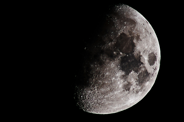 포토 JPG 해외이미지 사람없음 야외 회색 달 야간 반달 해외202004 해외포토 자연요소 컬러 파일형식 이미지허브