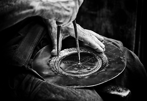 포토 JPG 해외이미지 모양 전통 접시 손 디자인 문화 조각 여행 백그라운드 패턴 건축양식 태국 프레임 관리 미술 사람 사람없음 장식 금속 이탈리아 수확 흰색 도구 공구 은색 상품 망치 사인 질감 복고 지역 판화 장인 일반 옛날 핸드메이드 스타일 해외202004 해외포토 식기 건축 유럽 아시아 컬러 무늬 농업 재질 문화예술 신체부위 파일형식 이미지허브