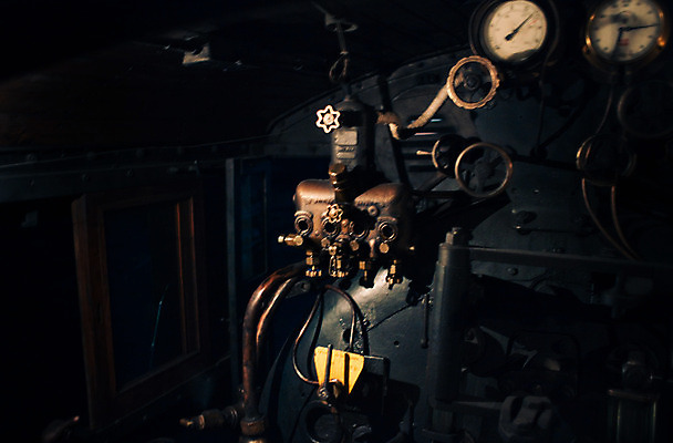 포토 JPG 해외이미지 산업 불 사람없음 검은색 힘 방 기차 수확 도구 판넬 바퀴 뜨거움 보트 운전사 역사 클래식 수증기 철 택시 기선 엔진 공학 석탄 압력 제어 해외202004 해외포토 자연요소 직업 교육 육상교통 컬러 컨셉 농업 배_교통 승용차 자동차 대중교통 파일형식 이미지허브