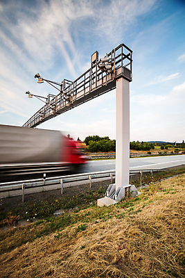 포토 JPG 해외이미지 디자인 도로 길 선 교통시설 모션 자동차 거리 스트레스 사람없음 야외 파란색 빛 탑 황혼 운전 기차 도시 고속도로 야간 승합차 사인 속도 대문 바쁨 짐차 모터 방법 블러 자동 제어 해외202004 해외포토 자연요소 건축물 육상교통 컬러 교통 승용차 대중교통 문 일몰 시설 파일형식 이미지허브