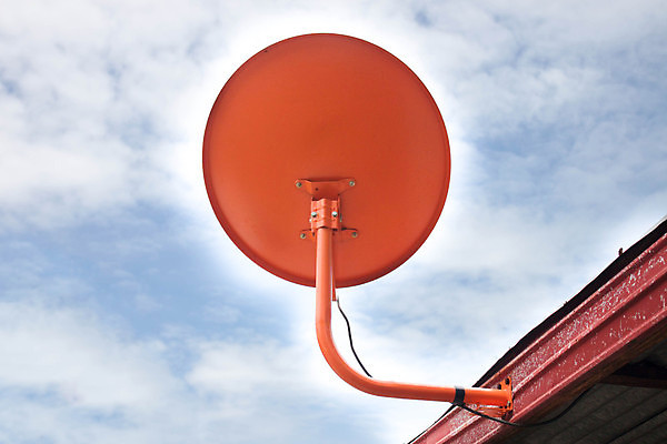 포토 JPG 해외이미지 산업 백그라운드 인터넷 오렌지 비즈니스 통신 지붕 거리 주택 안테나 안전 사람없음 야외 파란색 카메라 금속 모니터 웹 장비 정보 관찰 네트워크 재산 역 보호 타일 수화기 예방 신호 보안 전자 방송 감시 시스템 동영상 전송 사생활 스파이 옛날 제어 해외202004 해외포토 컬러 컨셉 과일 교통시설 모션 재질 건물 금융 전자제품 컴퓨터 전화기 파일형식 이미지허브