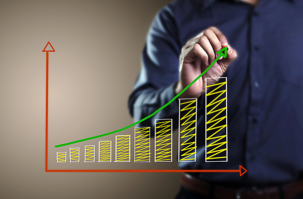 포토 JPG 해외이미지 성공 그래프 미래 한명 파란색 연필 펜 판매 경쟁 공백 성장 가리킴 비즈니스맨 주식 예측 가격 컨설턴트 경영자 화이트보드 투자 공유 업그레이드 해외202004 해외포토 1 남자 컬러 컨셉 비즈니스 학용품 사람 손짓 금융 필기구 직장인 전문직 상담 리더 파일형식 이미지허브