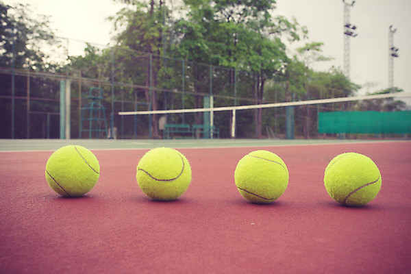 포토 JPG 해외이미지 라이프스타일 줄 모래 스포츠 공 놀이 표면 휴식 건강 경기 취미 사람없음 야외 가로 빨간색 세트 운동 경쟁 장비 테니스 게임 라켓 그룹 닫기 오브젝트 슛 점토 대회 유지 구성 법정 토너먼트 해외202004 해외포토 스포츠용품 컬러 컨셉 모션 생활 구기 파일형식 이미지허브