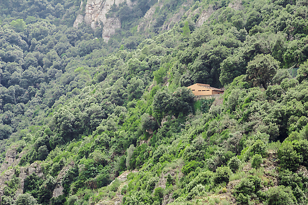 포토 JPG 해외이미지 유럽 여행 건축양식 자연 산 풍경 사람없음 교회 여행객 스페인 수도원 바르셀로나 천연기념물 바실리카 보호구역 해외202004 해외포토 건축 나라 종교건축 사람 건물 생태계 구역 파일형식 이미지허브