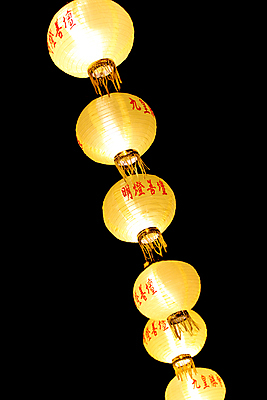 포토 JPG 해외이미지 전통 아시아 종교 종이 문화 여행 불교 새로움 기념 미술 동양인 인종 사람없음 장식 빨간색 빛 컬러풀 일본 축제 중국 기도 등불 축하 사찰 행운 역사 보호 상하이 신비 연도 심볼 그림 베이징 신화 동쪽 해외202004 해외포토 나라 컬러 컨셉 종교건축 문화예술 조명 사람 방향 파일형식 이미지허브