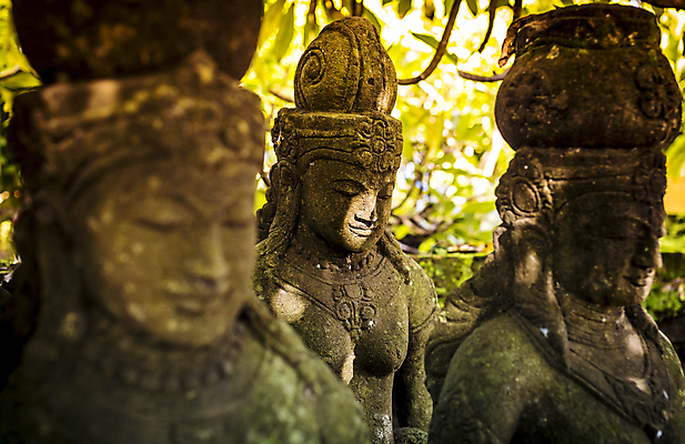 포토 JPG 해외이미지 1 전통 남자 아시아 종교 얼굴 선 조각 불교 건축양식 미술 사람 앉기 동양인 사람없음 야외 세로 조각상 수확 골동품 바위 사찰 거친 역사 심볼 묘사 명상 오브젝트 질감 복고 발리 천연기념물 그런지 숭배 옛날 스타일 해외202004 해외포토 건축 나라 섬 농업 종교건축 모션 문화예술 인종 신체부위 조형물 돌_바위 인도네시아 파일형식 이미지허브
