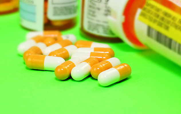 포토 JPG 해외이미지 건강 병원 사람없음 옆모습 파란색 알약 약 미국 의사 하트 약국 처방 보험 조제 돌봄 블러 프리미엄 비용 효과 해외202004 해외포토 모양 뷰포인트 컬러 북아메리카 의학 모션 경제 의료진 만들기 파일형식 이미지허브