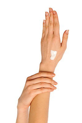 포토 JPG 해외이미지 손 여자 손가락 사람 사람없음 화장품 엄지손가락 마사지 피부 크림 로션 팔 아로마테라피 수분크림 위생관리 신청 해외202004 해외포토 관리 신체부위 뷰티 테라피 파일형식 이미지허브