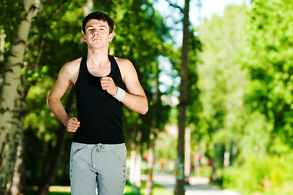 포토 JPG 해외이미지 나무 백인 라이프스타일 공원 남자 스포츠 잎 자연 아침 건강 한명 사람 20대 야외 초록색 30대 청춘 달리기 조깅 숲 해외202004 해외포토 주간 서양인 식물 1 공공시설 컬러 컨셉 모션 청년 생활 장년 운동 생태계 파일형식 이미지허브