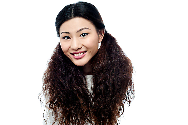 포토 JPG 해외이미지 모델 라이프스타일 헤어스타일 응시 여자 감정 포즈 한명 서기 미소 유행 중국 흰색 표현 자신감 시원함 고립 스타일 해외202004 해외포토 1 시선 아시아 컬러 모션 표정 사람 생활 파일형식 이미지허브