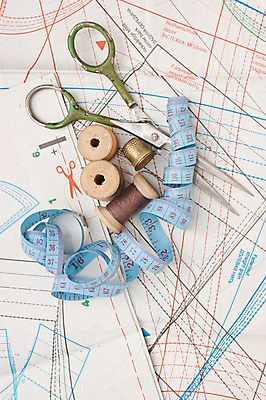 포토 JPG 해외이미지 디자인 자 취미 사람없음 세트 컬러풀 직물 고리 뜨개질 실 공예 묘사 실타래 재단 양모 핸드메이드 해외202004 해외포토 컬러 문구용품 파일형식 이미지허브