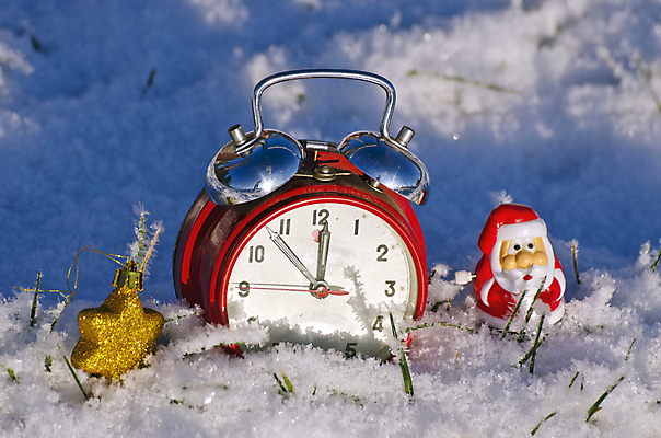 포토 JPG 해외이미지 별 시계 크리스마스 겨울 휴가 화살 새로움 새해 사람없음 빨간색 장난감 숫자 추위 수확 축하 시간 황금 연도 심볼 오브젝트 사인 복고 서리 북쪽 다이얼 타이머 12 해외202004 해외포토 자연요소 문자 계절 기념일 컬러 컨셉 농업 방향 파일형식 이미지허브