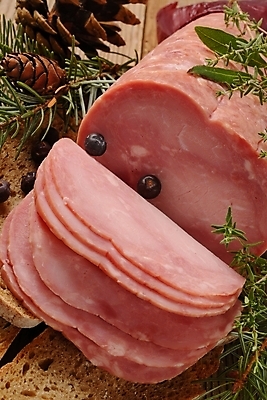 포토 JPG 해외이미지 접시 음식 빵 백그라운드 겨울 자연 건조 쟁반 육류 돼지고기 요리 사람없음 빨간색 힘 흰색 신선 막대기 그룹 소시지 맛 그릴 바비큐 자르기 먹기 햄 광택 훈제 폴란드 섞기 식용 해로움 많음 해외202004 해외포토 식기 계절 유럽 컬러 컨셉 식재료 모션 주방용품 가공식품 생태계 파일형식 이미지허브