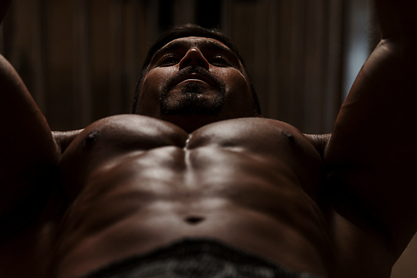 포토 JPG 해외이미지 라이프스타일 남자 스포츠 근육 실내 건강 한명 성인 신체부위 검은색 힘 기계 아령 헬스장 웨이트트레이닝 보디빌딩 보디빌더 인도인 문신 체육관 근육질 히스패닉 건강식 궤 대칭 복근 이두근 해외202004 해외포토 외국인 1 음식 컬러 사람 동양인 내부 생활 운동 헬스 몸매 파일형식 이미지허브