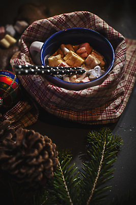 포토 JPG 해외이미지 나무 커피 음료 음식 크리스마스 겨울 탁자 휴가 디저트 전등 따뜻함 사탕 사람없음 목재 장식 컵 초콜릿 축제 우유 머그컵 흰색 뜨거움 달콤 맛 아침식사 정상 코코아 마시멜로우 카카오 해외202004 해외포토 식물 식기 계절 기념일 컬러 가구 컨셉 재료 조명 유제품 식사 파일형식 이미지허브