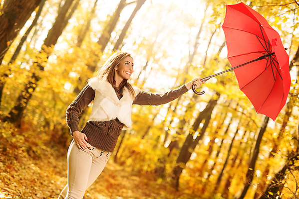 포토 JPG 해외이미지 계절 행복 잎 우산 자연 휴식 한명 가로 빨간색 태양 노란색 유행 황금 숲 카피스페이스 해외202004 해외포토 자연요소 식물 1 감정 컬러 컨셉 사람 공백 생태계 파일형식 이미지허브