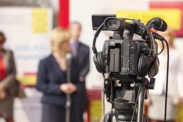 포토 JPG 해외이미지 포즈 통신 커뮤니케이션 사람 이벤트 사람없음 텔레비전 장비 마이크 면접 방송 동영상 정보매체 해외202004 해외포토 음향기기 비즈니스 전자제품 파일형식 이미지허브