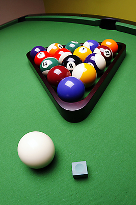 포토 JPG 해외이미지 스포츠 공 탁자 사람없음 초록색 숫자 게임 8 당구 클럽 신호 해외202004 해외포토 문자 컬러 가구 놀이 구기 파일형식 이미지허브