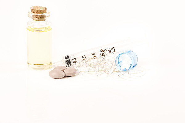 포토 JPG 해외이미지 주사기 사람없음 뷰티 알약 머리카락 약병 흰배경 헤어관리 두피케어 치료제 탈모 탈모클리닉 해외202004 탈모예방 해외포토 백그라운드 의료기기 약 머리 흰색 예방 클리닉 증상 병_담는 파일형식 이미지허브