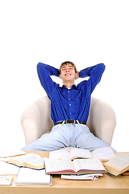 포토 JPG 해외이미지 백인 1 학생 교육 남자 행복 무기 백그라운드 셔츠 의자 졸업 탁자 성공 휴식 관리 한명 미소 사람 앉기 10대 책 청춘 펼침 기쁨 시험 흰색 청바지 업무 책상 만족 싱글 안락의자 고립 마무리 해외202004 해외포토 서양인 감정 컬러 가구 컨셉 상의 바지 모션 청소년 표정 작업 파일형식 이미지허브