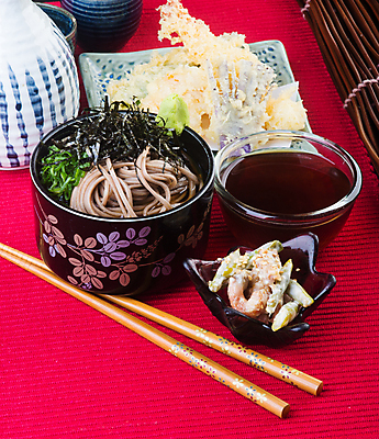 포토 JPG 해외이미지 전통 접시 백그라운드 채소 새우 건강 어류 요리 동양인 사람없음 초록색 갈색 계란 일본 식사 중국 소고기 추위 흰색 면 뜨거움 수프 냄비 메밀 해산물 국수 각도 대두 해외202004 해외포토 식기 아시아 음식 컬러 식재료 육류 갑각류 인종 알 수중동물 면류 솥 파일형식 이미지허브