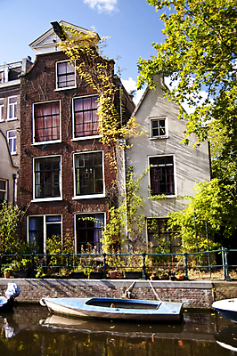 포토 JPG 해외이미지 건축양식 창문 지붕 거리 주택 사람없음 건물 컬러풀 시골 도시 보트 역사 네덜란드 그림 운하 타운 암스테르담 옛날 해외202004 해외포토 건축물 건축 유럽 컬러 배_교통 파일형식 이미지허브