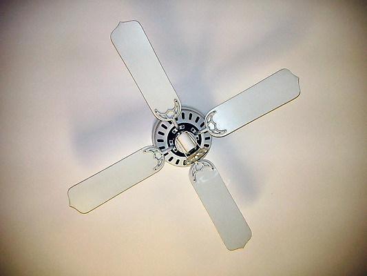 포토 JPG 해외이미지 조명 사람없음 내부 빛 칼날 천장 모터 해외202004 해외포토 파일형식 이미지허브