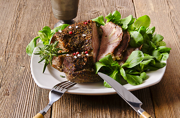 포토 JPG 해외이미지 나무 접시 음식 잎 채소 재료 전구 자연 고추 따뜻함 마늘 육류 돼지고기 요리 사람없음 장식 빨간색 초록색 갈색 주방 식당 식사 저녁식사 샐러드 소고기 튀김 껍질 신선 돼지 원형 양념 그릴 먹기 허브 향신료 올리브 매움 아로마 향 후추 바질 로즈메리 썩음 정육점 해외202004 해외포토 도형 식물 식기 열매 컬러 식재료 포유류 모션 주방용품 상점 맛 생태계 향미료 파일형식 이미지허브