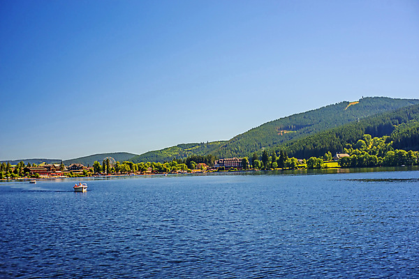 포토 JPG 해외이미지 1 문화 호수 여행 건축양식 자연 하늘 날씨 독일 파노라마 풍경 사람없음 야외 초록색 물 여름 파란색 마을 검은색 운전 시골 신선 보트 보호 숲 가득함 만족 포트 타운 해외202004 해외포토 자연요소 계절 건축 감정 유럽 컬러 컨셉 배_교통 모션 촬영기법 도시 생태계 파일형식 이미지허브