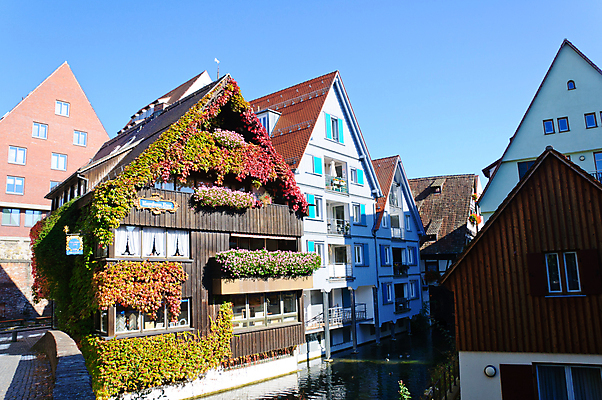 포토 JPG 해외이미지 여행 하늘 독일 풍경 사람없음 도시풍경 여행객 맑음 산책로 가을 중세 역사 구시가지 다뉴브강 해외202004 해외포토 계절 유럽 길 날씨 사람 도시 파일형식 이미지허브