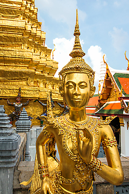 포토 JPG 해외이미지 전통 외관 공원 아시아 종교 얼굴 조각 여행 불교 태국 동양인 사람없음 장식 컬러풀 조각상 궁전 사찰 영혼 재산 황금 신비 방콕 각도 에메랄드 문학 신화 동쪽 거인 몬스터 사리탑 이국적 해외202004 해외포토 공공시설 나라 컬러 컨셉 고건축 종교건축 인종 신체부위 금융 조형물 탑 보석 방향 파일형식 이미지허브