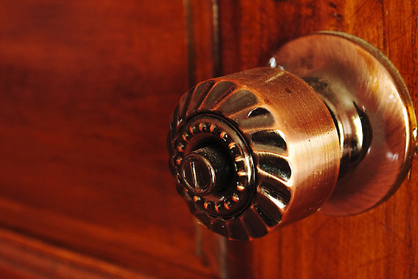 포토 JPG 해외이미지 컨셉 호텔 주택 손잡이 안전 사람없음 내부 목재 빛 사무실 문 금속 흰색 오픈 오브젝트 잠금 보안 열쇠구멍 문고리 시스템 사생활 스타일 해외202004 해외포토 나무 컬러 비즈니스 재료 재질 숙소 건물 파일형식 이미지허브