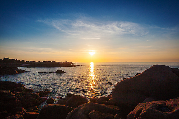 포토 JPG 해외이미지 여행 자연 하늘 등대 풍경 사람없음 빨간색 파란색 일몰 프랑스 바위 대서양 화강암 해외202004 해외포토 유럽 바다 컬러 노을 암석 돌_바위 생태계 파일형식 이미지허브