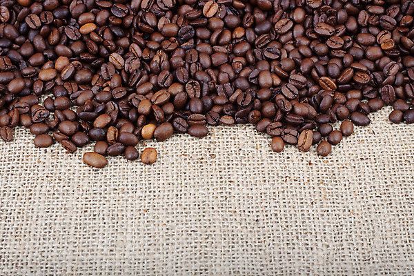 포토 JPG 해외이미지 커피 음료 음식 백그라운드 재료 콩 프레임 사람없음 농작물 갈색 검은색 카페 머그컵 직물 뜨거움 맛 낟알 굽기 향기 카푸치노 에스프레소 직사각형 라떼 모카 아라비카 카페인 무알코올 해외202004 해외포토 도형 컬러 컨셉 농업 곡류 컵 상점 구이 냄새 파일형식 이미지허브