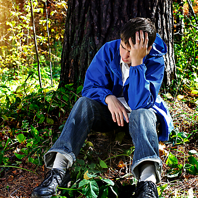 포토 JPG 해외이미지 나무 공원 남자 얼굴 생각 자연 스트레스 관리 한명 앉기 청년 성인 야외 목재 10대 고통 슬픔 가을 청바지 고독 울음 숲 고민 걱정 싱글 문제 긴장 우울감 우울증 트러블 혼란 해외202004 해외포토 식물 1 계절 공공시설 감정 컨셉 재료 바지 모션 청소년 표정 사람 신체부위 질병 생태계 파일형식 이미지허브